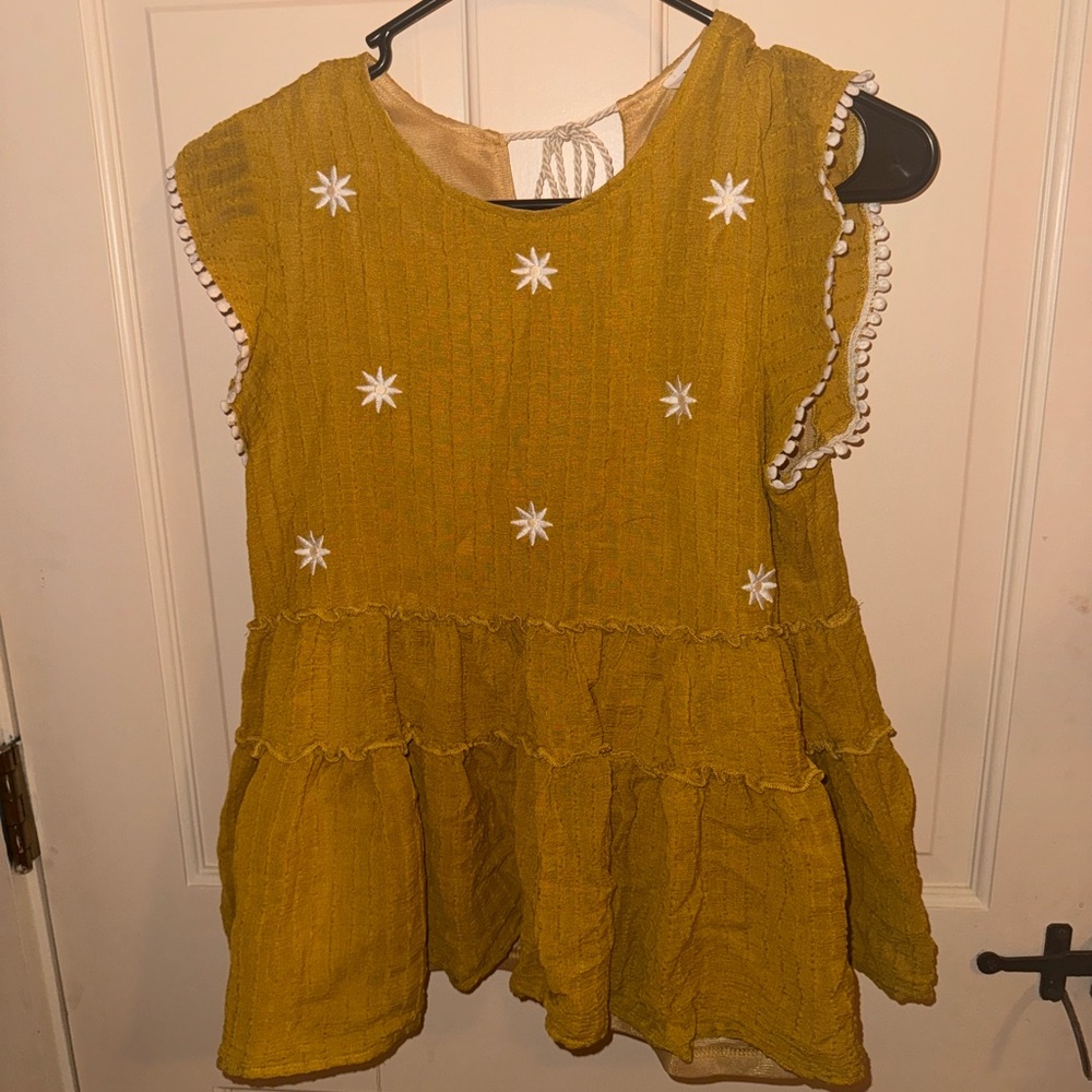 THML top Women's Xs xsmall mustard color shirt with daisy detail